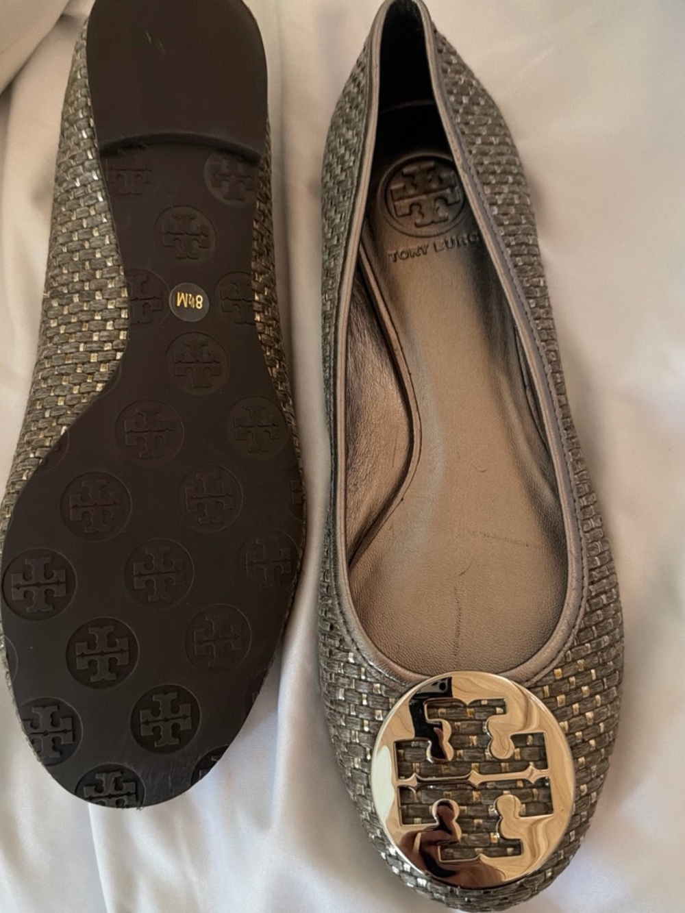 Tory Burch Metallic Pewter Woven Logo Ballet Flats 81/2M - Picture 2 of 2